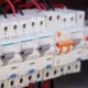 Ce ar trebui să fac dacă un întrerupător de circuit de acasă nu se resetează? 3 124453 schimbare sigurante electrice XL